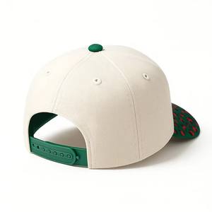 Gorras Snapback Personalizadas al por Mayor con Logotipo Bordado de 5 Paneles, Visera Curva, Estampado de Vaca, Cierre Ajustable con Hebilla de Plástico para Hombre - Product Image 3
