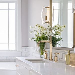 Rubinetto da Bagno a Doppia Maniglia da 8 Pollici in Oro Spazzolato con Scarico Pop-Up - Product Image 3