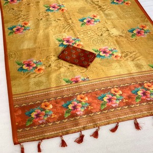 Sari de Seda Zarna Premium VASTRA COTTAGE con Vibrante Estampado Floral Digital, Elegante Borde Zari y Borlas Hechas a Mano - Product Image 4