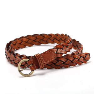 Ceinture en cuir tressé à la main pour femme, style rétro européen et américain, avec boucle ardillon tendance, motif cœur ajouré simple, ceinture décorative pour vêtements - Product Image 4
