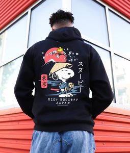 Sweat-shirt à capuche personnalisé avec motif Peanuts Snoopy & Woodstock Samurai Premium, fabriqué directement à Sialkot, en vente en gros au Royaume-Uni, aux États-Unis et en Europe. - Product Image 5
