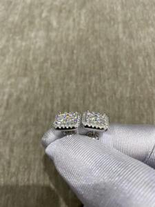 Pendientes de tuerca con forma cuadrada de moissanita incolora y cierre de rosca en plata 925, minimalistas y ecológicos, tipo diamante. - Product Image 3