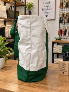 Bolsa de Compras Reutilizable Ecológica de Lona de Algodón Premium al por Mayor con Asas Verdes y Base Reforzada, 19x17 Pulgadas, Cierre de Solapa - Product Image 4
