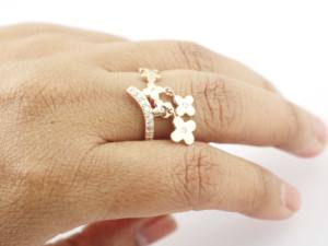 Anillo Clover Charm de Plata de Ley 925 con Diamantes Hechos a Mano en Oro Rosa - Anillo Apilable para Mujer - Product Image 6