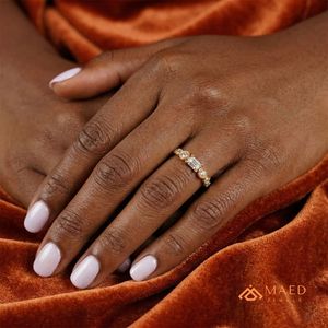 แหวนหมั้นทองคำขาว 14K ประดับมอสซาไนต์ทรงเหลี่ยมมรกต แหวนแต่งงานทรงเรขาคณิต เครื่องประดับเจ้าสาวสุดหรู สหรัฐอเมริกา - Product Image 3