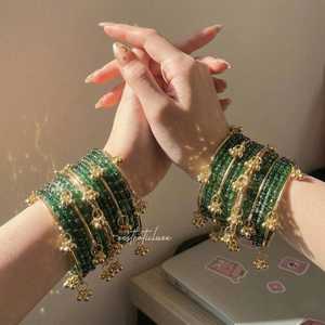 Bracelets Churiyan Kasmiri de couleur verte, Kadda Ghungaro doré, perles, design géométrique tendance, couleurs et tailles personnalisables, pour femmes - Product Image 5