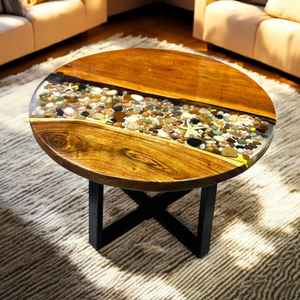 โต๊ะกาแฟทรงกลมขอบไม้ธรรมชาติเคลือบอีพ็อกซี่ลายแม่น้ำ โต๊ะเรซิ่นชายหาดประดับเปลือกหอยและหิน โต๊ะไม้ทำมือ ตกแต่งบ้าน - Product Image 2