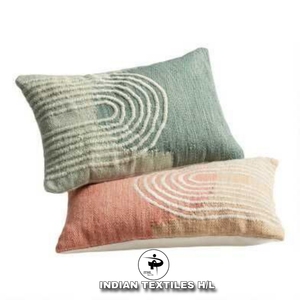 ปลอกหมอนลายโบโฮสุดหรู ตกแต่งห้องนั่งเล่น ปรับแต่งได้พร้อมพู่ห้อย ดีไซน์เนอร์โบโฮ จาก INDIAN TEXTILES H/L - Product Image 1