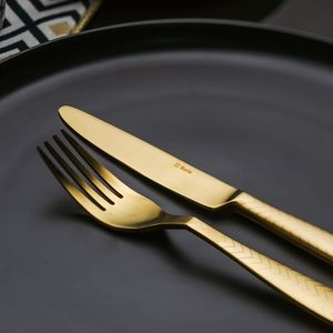Arreglo de Comedor Elegante y Contemporáneo que Exhibe una Mesa de Lujo con Forma Elegante y Equilibrada - Product Image 2