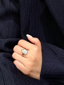 แหวนเพชรทรงลูกแพร์ 1.05 กะรัต สไตล์มินิมอล ทองคำขาว 14K ประดับขอบแบบ Bezel แหวนหมั้นเรียบง่าย ของขวัญเครื่องประดับเจ้าสาวสำหรับผู้หญิง - Product Image 6