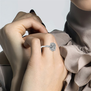 Anillo de Compromiso con Diamante Cultivado en Laboratorio, Corte Esmeralda, Certificado IGI, Natural, de Gema Creative, con Diamantes Rellenos, Claridad VS1, Estilo Elegante - Product Image 5