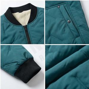 Abrigo acolchado con capucha de diseñador pesado Puff Logo Oem de gran tamaño para hombre de invierno de burbuja colorido personalizado para hombre chaqueta acolchada brillante para hombre - Product Image 4