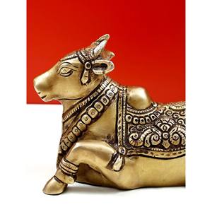 Sculpture Nandi en laiton de 6 pouces faite à la main, petit article gravé fabriqué à la main en Inde - Product Image 2