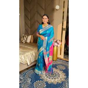 Collection Elite Weaves : Saree en soie douce Ikkat Patola avec motifs Meenakari, pallu paon et bordure en Zari doré pour mariage - Product Image 5