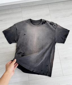 เสื้อยืดผู้ชายทรงโอเวอร์ไซส์ คุณภาพสูง แบบขาดๆ ซีดๆ สไตล์วินเทจ ล้างสีแบบแอซิด ทรงไหล่ตก ทรงเข้ารูป พิมพ์ลาย 3 มิติ - Product Image 1