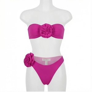 ชุดบิกินี่สีชมพูสำหรับผู้หญิง พร้อมตกแต่งดอกไม้ 3 มิติ กางเกงบิกินี่แบบ Thong สีพื้น ผ้าสแปนเด็กซ์ - Product Image 5