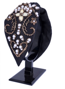 Serre-tête noir brodé élégant pour femme et bandeau large rembourré fait main avec perles florales, idéal pour les mariages - Product Image 1