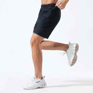 Pantalones cortos deportivos para hombre diseñados para brindar comodidad, durabilidad y un estilo atlético elegante para el uso diario. - Product Image 4