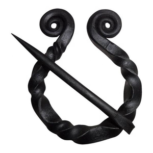 Collar de Estilo Vikingo Rústico con Cruz de Troll Forjada a Mano, Amuleto de Hierro Forjado por un Herrerín Artesanal, con Detalles Tradicionales - Product Image 1