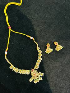 Ensemble collier et boucles d'oreilles ethniques pour femmes TISHYA DIAMOND, plaqué or, alliage de cuivre, imitation perle, perles vertes - Product Image 2