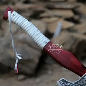 Hacha de Estilo Vikingo con Mango de Madera Roja y Envoltura de Cuero Blanco, Hoja de Acero Inoxidable, Herramienta Resistente para Bushcraft al Aire Libre - Product Image 5