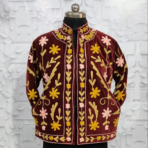เสื้อแจ็คเก็ตกำมะหยี่สีแดงเลือดหมูปักลายสำหรับผู้หญิง – เสื้อโค้ทลายดอกไม้สไตล์ซูจานีทำมือ - Product Image 1