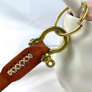 LLavero de cuero bronceado para hombre y mujer, llavero de acabado alto con anillo D de herradura y llavero - Product Image 4