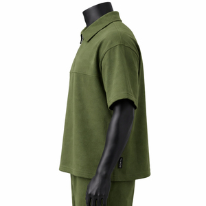 เสื้อโปโลผู้ชายสีเขียวมะกอกแบบซิปสั่งทำพิเศษ (OEM) ทรงโอเวอร์ไซส์ แขนสั้น สไตล์ลำลอง สตรีทแวร์ ขายส่งจำนวนมากจากผู้ผลิตเสื้อโปโลผู้ชาย - Product Image 5