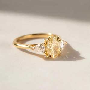 Precioso anillo de tres piedras con diamante amarillo de corte ovalado de 1.02 CT, cultivado en laboratorio, oro sólido de 14k, trilogía, regalo de boda para parejas - Product Image 6