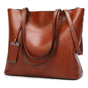 Bolso de hombro moderno para mujer, accesorio de moda elegante diseñado para compras, eventos informales y actividades cotidianas - Product Image 1