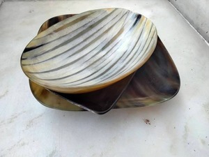 Plateau de service en corne de buffle naturelle, 3 pièces, formes et tailles différentes, plateau de rangement artisanal, qualité exceptionnelle - Product Image 4