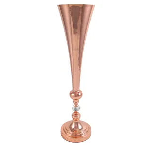 Vase sur pied en fer haut de gamme, élégant, avec design côtier, fait main pour la décoration d'espaces de vie haut de gamme - Product Image 1