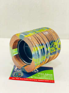 Quemador de incienso de madera y resina hecho a mano, perfecto para crear una fragancia relajante para el hogar, rituales de meditación y tiempo de relajación. - Product Image 5