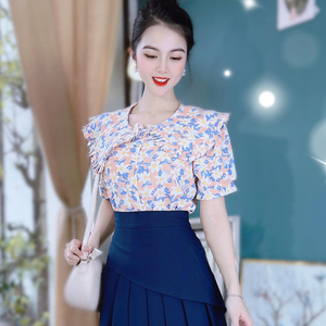 เสื้อเบลาส์พิมพ์ลายดอกไม้สำหรับผู้หญิง แขนพองสั้น คอปกจีบติดกระดุม เหมาะสำหรับใส่ไปดินเนอร์ช่วงฤดูร้อนและร้านบูติก - Product Image 4