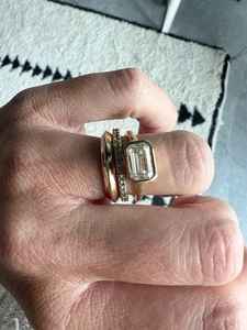 Magnifique bague solitaire en or massif 14 carats avec diamant taille émeraude de 2,01 carats, cultivé en laboratoire, sertie clos, pour femme, cadeau de mariage ou de fête pour amies - Product Image 5