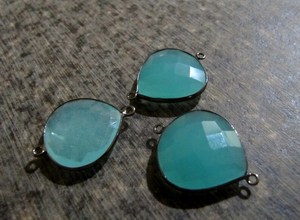 Ensemble de 2 connecteurs en calcédoine bleu aqua en forme de cœur de 20 mm, avec double boucle en calcédoine - Product Image 5