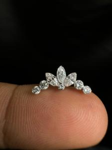 Pendiente de tuerca con diseño floral de diamante de loto y guirnalda, engaste invisible con diamante marquesa cultivado en laboratorio, oro macizo, para perforación de cartílago - Product Image 3