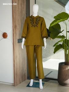 Conjunto coordinado de Kurti y pantalón corto de seda romana de alta calidad con trabajo de hilo bordado y manga 3/4 para mujer - Exportador de moda - Product Image 6