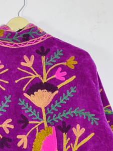 Veste en velours Suzani style bohème • Manteau brodé à la main à motifs floraux • Tenue de festival bohème colorée • Ethnique - Product Image 4