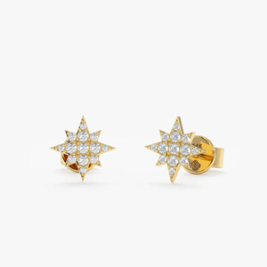 Boucles d'oreilles clous en or jaune avec diamants de laboratoire en forme d'étoile - Product Image 1