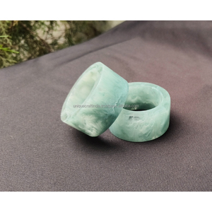 Juego de Anillos para Servilletas de Resina Verde Lima |   Acabado Marmoleado Artesanal para una Decoración Elegante de Mesa de Comedor y un Estilo Moderno para el Hogar - Product Image 2