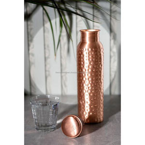 Tendance Belle bouteille d'eau avec couvercle Qualité supérieure Fini Table Bouteille décorative Bouteille en cuivre pur pour usage domestique - Product Image 3