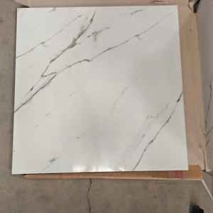 Carreaux de porcelaine aspect marbre blanc 600x600mm PGVT GVT finition brillante pour sol et mur, fournisseur mondial, aspect marbre premium, émaillés - Product Image 4