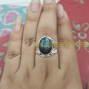 Anillo de Labradorita Natural Hecho a Mano con Plata de Ley 925, Anillo Ovalado con Cabujón, Joyería Boho Vintage, Regalo para Hombre - Product Image 2