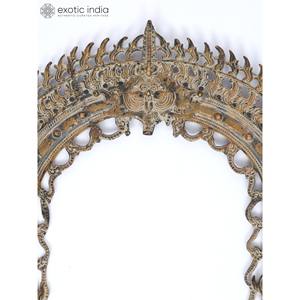 Grande tenture murale Kirtimukha Prabhavali de 31 pouces en laiton au design complexe pour la décoration intérieure - Product Image 3