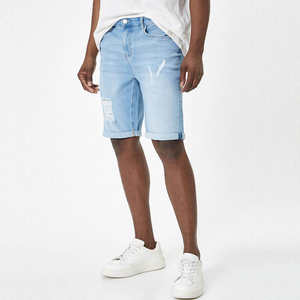 Shorts de Mezclilla Desgastados Azul Claro para Hombre, Estilo Casual de Verano, con Dobladillo Enrollado, 100% Poliéster - Product Image 1