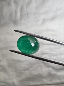 Émeraude naturelle de Zambie de 5,25 carats, taille ovale, pierre précieuse verte en vrac pour la fabrication de bijoux, vente en gros - Product Image 2