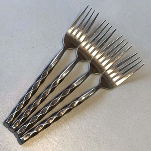 Juego de Cubiertos de Acero Inoxidable de Alta Calidad con Punta Afilada, Diseño Moderno, Estilo Real, para Restaurante, Boda, Hogar, Hotel - Product Image 4