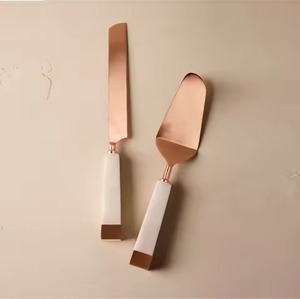 Collection élégante de service de gâteaux, accessoires de dessert en métal de luxe pour une hospitalité raffinée - Product Image 4