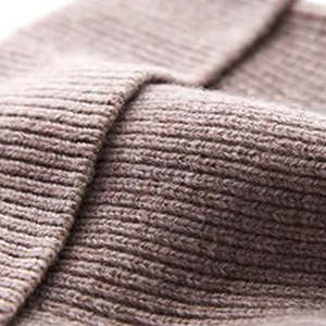 Gorro de Punto Acanalado de Primera Calidad - Gorro de Invierno Cómodo y Elegante Unisex - Gorro de Punto Acanalado Minimalista Color Malva - Product Image 6